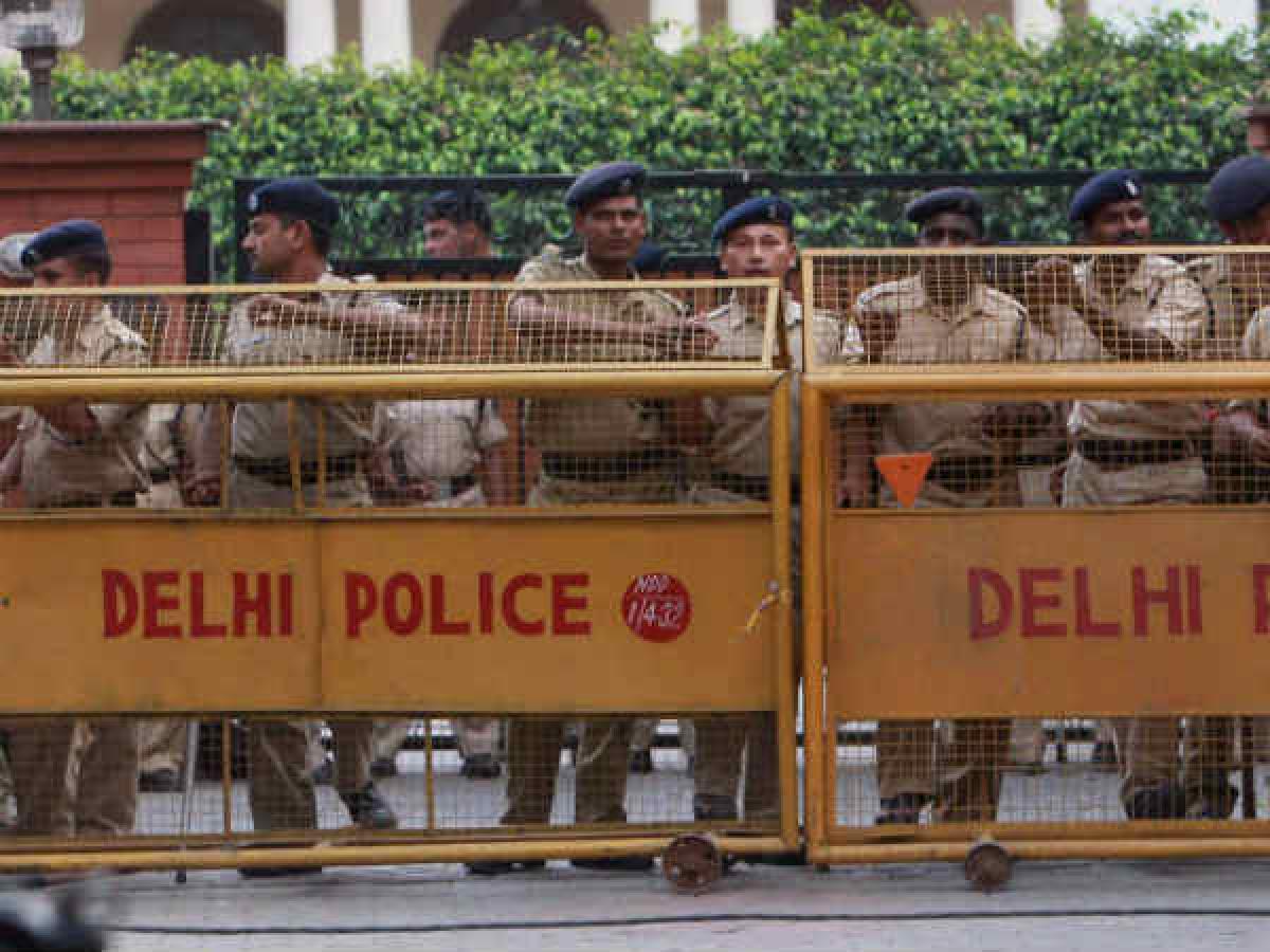 Delhi cop accused of sexual harassment by 25 women police personnel